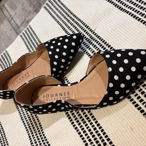 Journee Collection 6 Polka Dot Pointed Flats - Picture 3 of 8